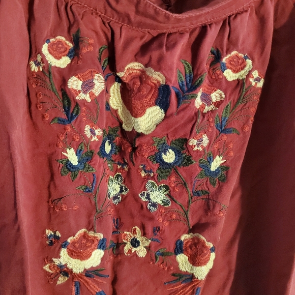 Umgee USA Embroidered Burgundy Short Sleeve off the Shoulder Shirt Size Small - Picture 2 of 4